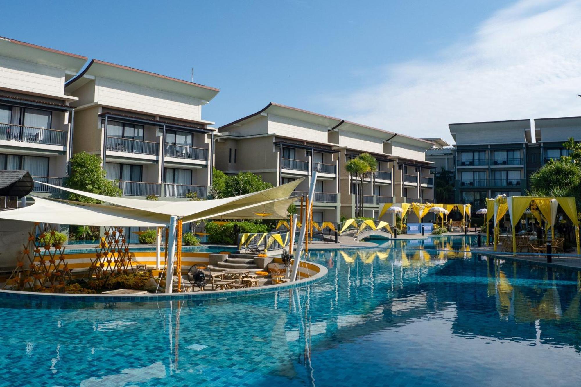 Le Meridien Khao Lak Resort & Spa Exteriör bild